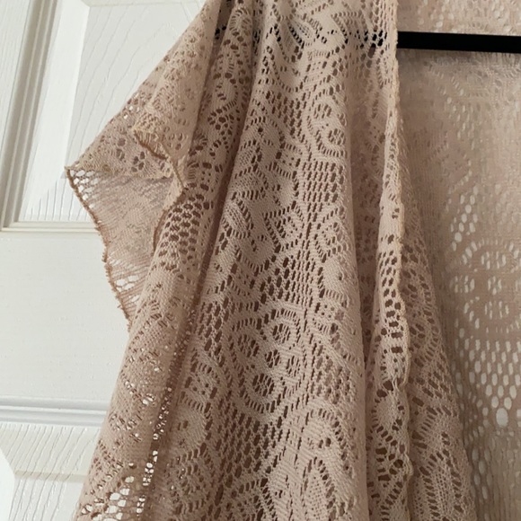 Lace Shawl- Size L - Picture 3 of 3